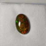 Opal negru oval