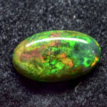 Opal negru oval