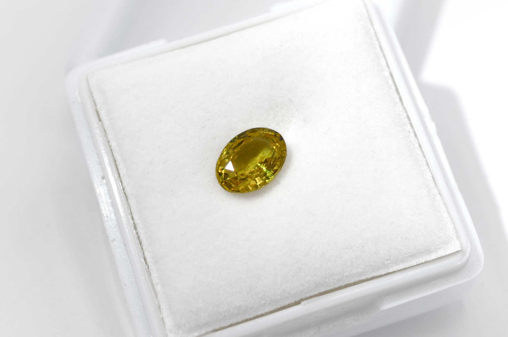 (c)Daniel Protopopescu Safir galben 6.89x5 mm, 0.9ct - imagine 1