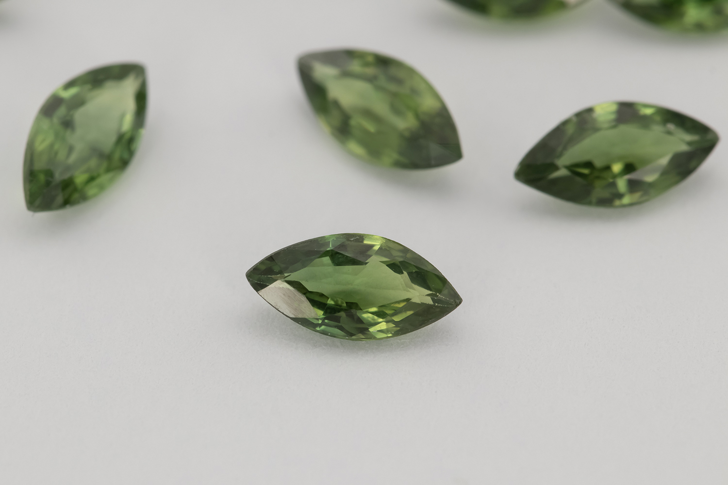 Safir 0.4ct 350 3 Safire verzi marchiza 7x3.5 mm - imagine 1