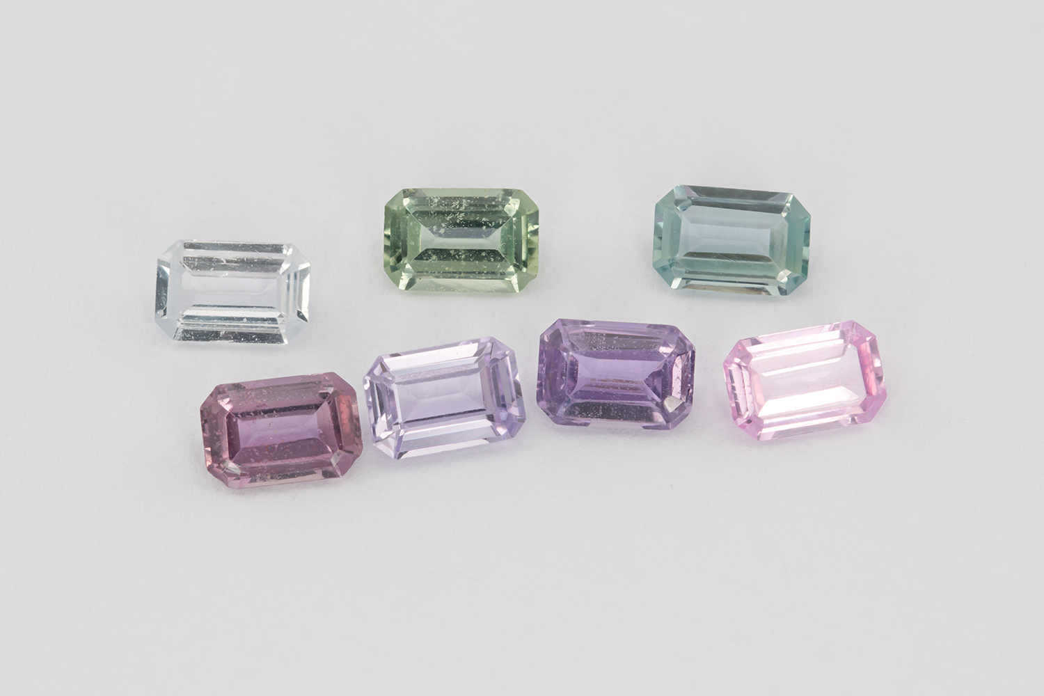 Stacked from 6 images. Method=C (S=2) Safire multicolore 6x4 mm - imagine 1