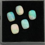 Opale cabochon 8x6 mm