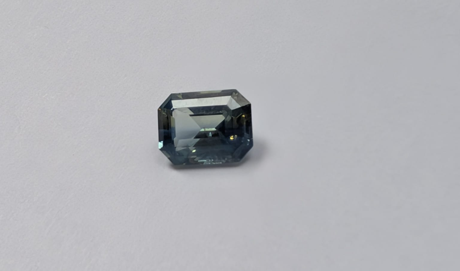 Safir 2 Safir opalescent verde emerald cut - imagine 1